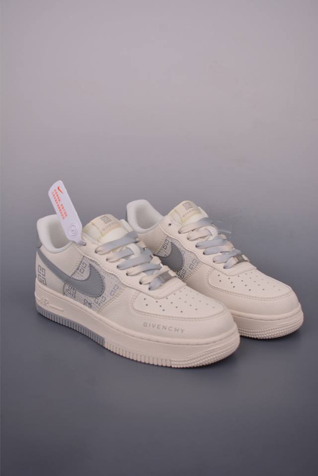 Nike Air Force 1 Low Givenchy co-branded Original last and original cardboard to