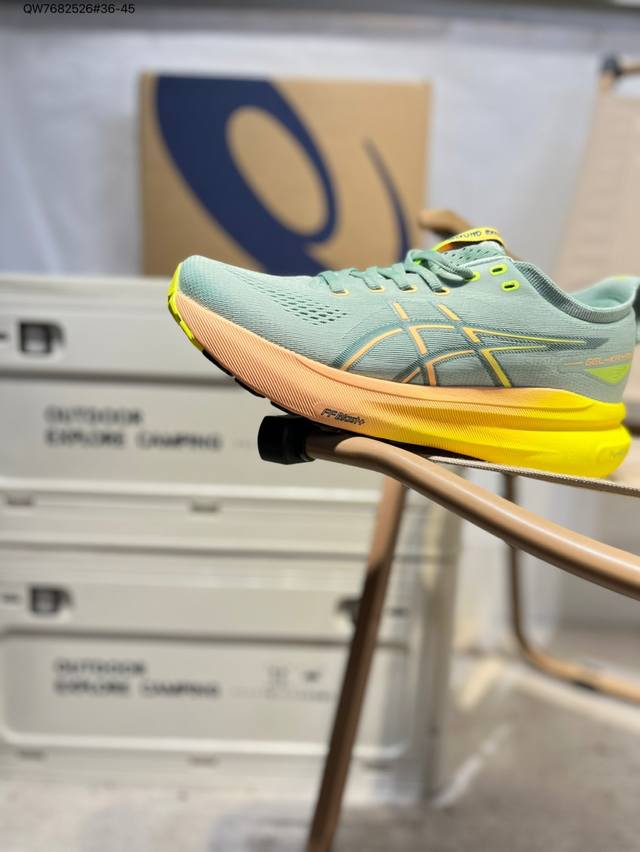 Asics Gel-Kayano 31 Asics classic running shoes are now popular in functional an
