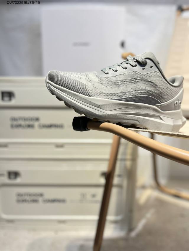 Men's and women's shoes adopt seamless printing technology, breathable mesh uppe