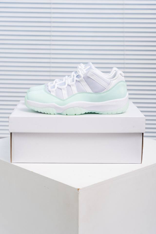 Core Private Jordan Air Jordan 11 Retro Low Jordan 11th generation low-top serie