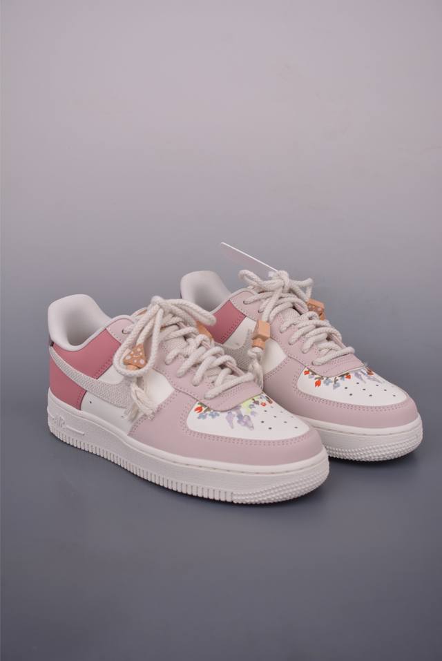 Nike Air Force 1 Low pink and white Original last and original cardboard to crea