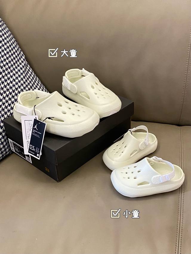 Original picture My family found a pair of super easy-to-wear hole shoes. They a