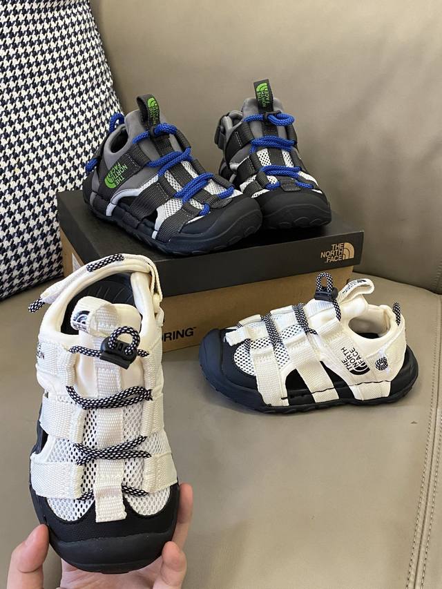 Original picture The sports sandals that grow on my heart. The hollow mesh desig