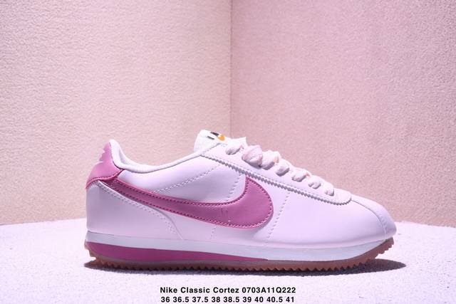 Company-level Nike Classic Cortez Nike classic lightweight and comfortable men'