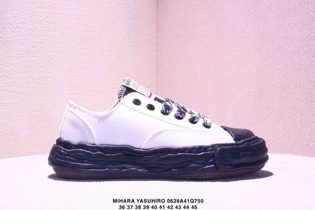 Shawn Yue's favorite item Mmy Blakey dirty shoes retro dissolving style concept