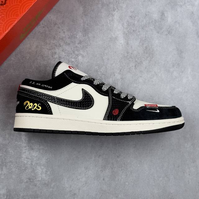 Local core private Nike Jordan Air Jordan 1 "Snake Year Limited White and Black