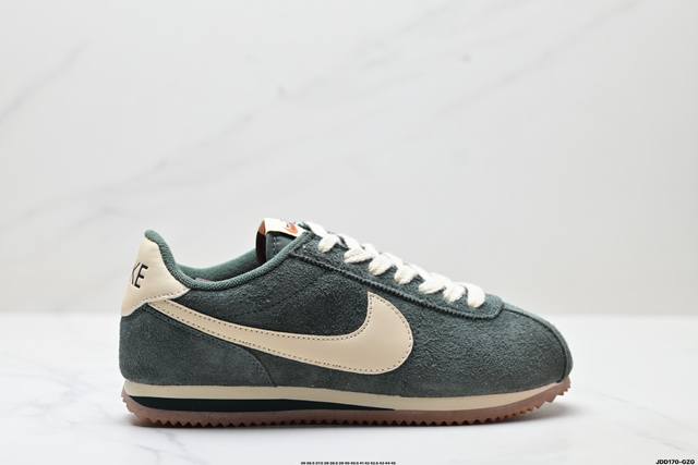 Company-level Nike Classic Cortez Nike classic lightweight and comfortable men'
