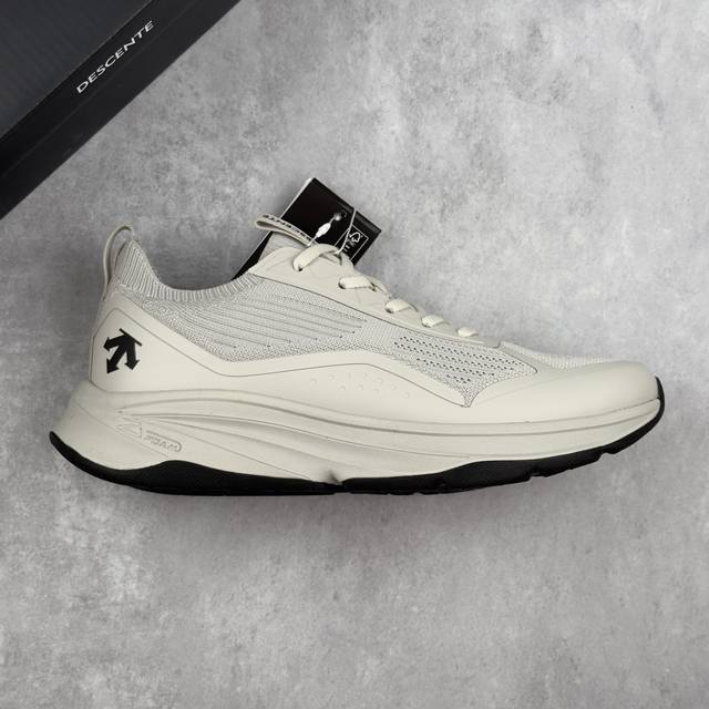 Local Core Private Descente Lightweight cushioning and breathable upper Fashiona