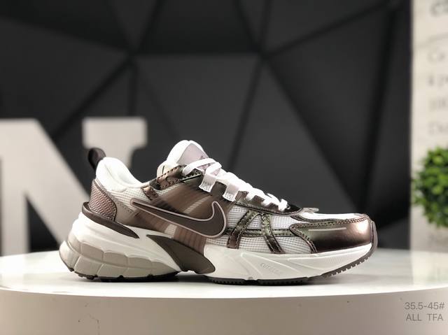 Nike V2K Run retro item retro daddy shoes running shoes The shoe model is named