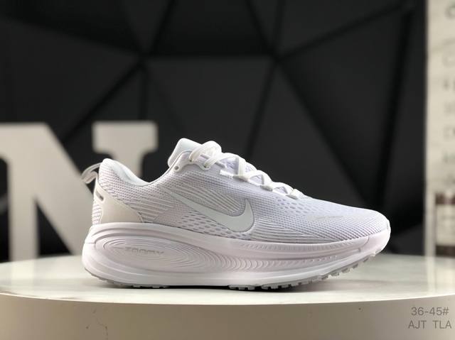 real label with half size Nike Vomero 18 Nike comfortable shock-absorbing and n