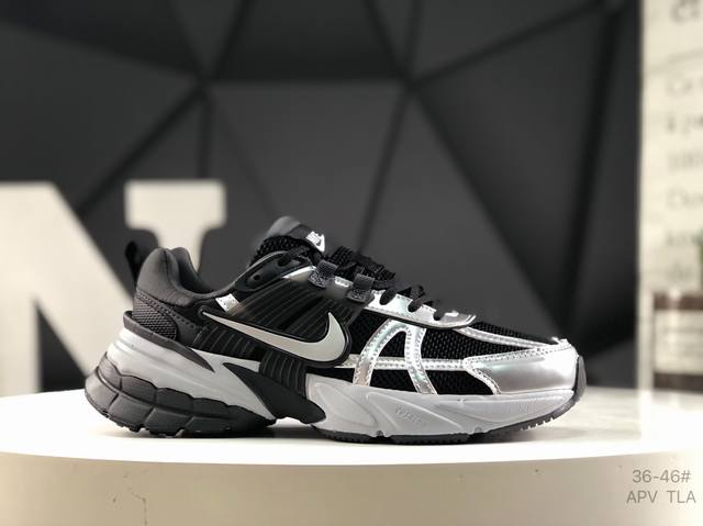 Nike V2K Run retro item retro daddy shoes running shoes The shoe model is named