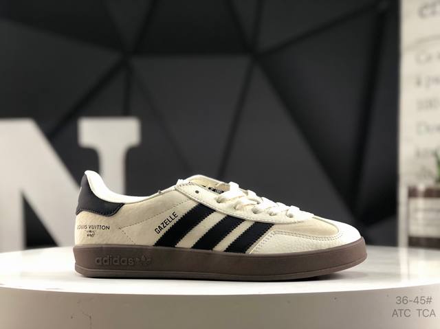 Adidas Samba Og classic shoe Adidas's classic Samba Og from nearly 70 years. Th