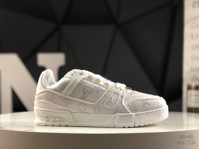 Louis Vuitton LvLouis Vuitton sneakers The first model that the sisters who ride