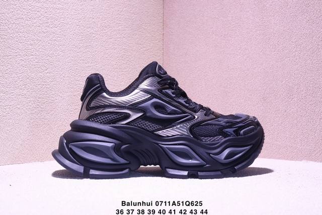 Using leather stitching and breathable mesh laminated material upper, lightweig