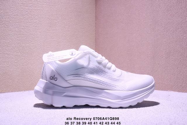 Alo Recovery Mode Yoga The same white shoes as Jisoo and Jisoo Many other celebr