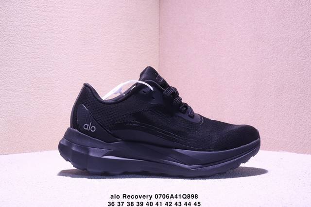 Alo Recovery Mode Yoga The same white shoes as Jisoo and Jisoo Many other celebr
