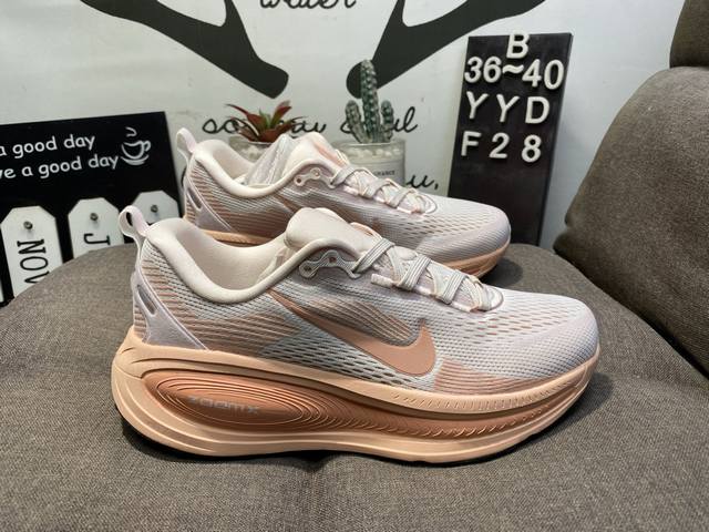 True half size Nike Vomero 18 comfortable shock-absorbing and non-slip low-top r