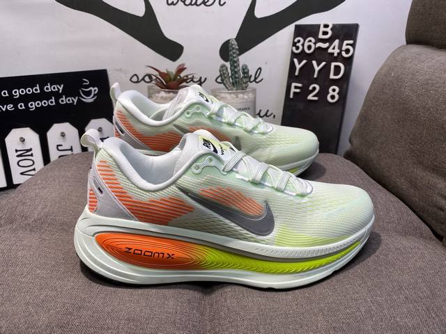 True half size Nike Vomero 18 comfortable shock-absorbing and non-slip low-top r