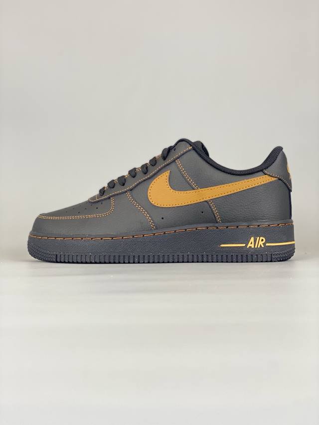 Nike Air Force 1 Low 07 Line black and gold hook Original last and original card