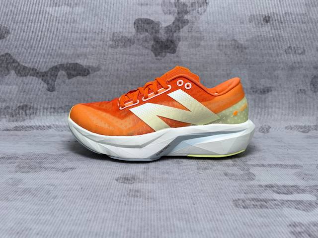 New Balance Rebel Fuelcell Rebel V4 Comfortable, stylish fabric, shock-absorbing