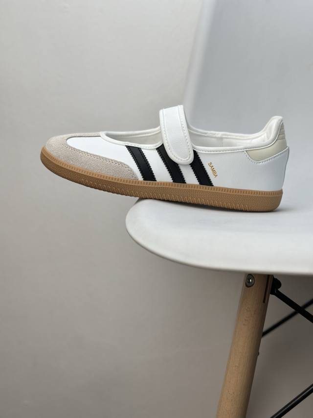 1892136FFF #New product" uses fiber cow leather combined with suede upper materi
