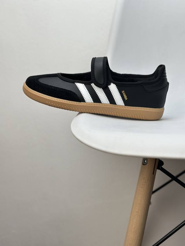 1892137FFF #New product" uses fiber cow leather combined with suede upper materi