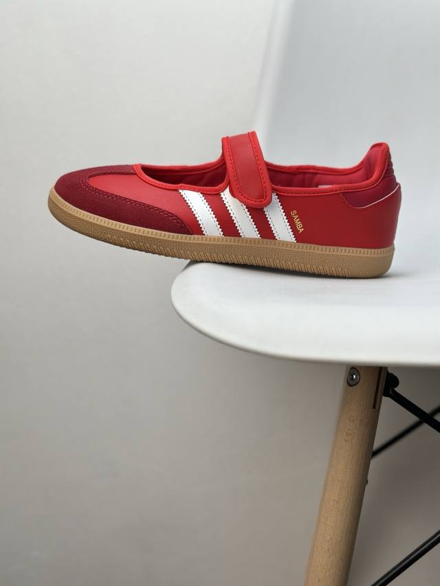 1892138FFF #New product" uses fiber cow leather combined with suede upper materi
