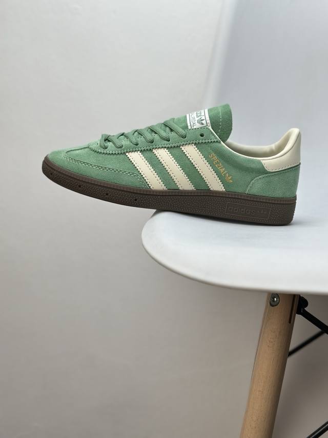 New product" uses suede and space leather upper materials#Embedded environmental
