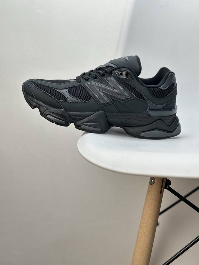 New product" uses nubuck leather combined with mesh fabric upper material#4-laye