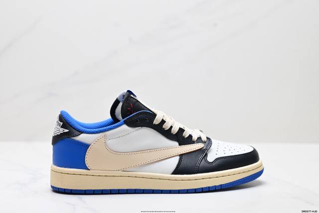 Genuine Lightning Hook Aj1 Popular hip-hop singer Travis Scott joins hands with