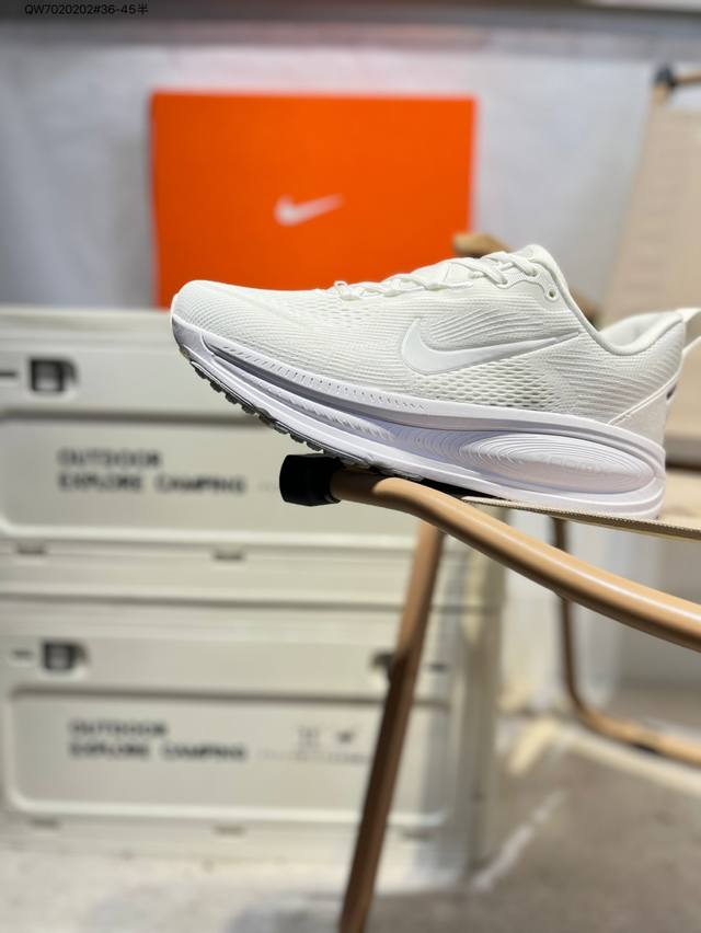 Nk Air Zoom Vomero 18 lightweight and comfortable road running shoesSoft texture