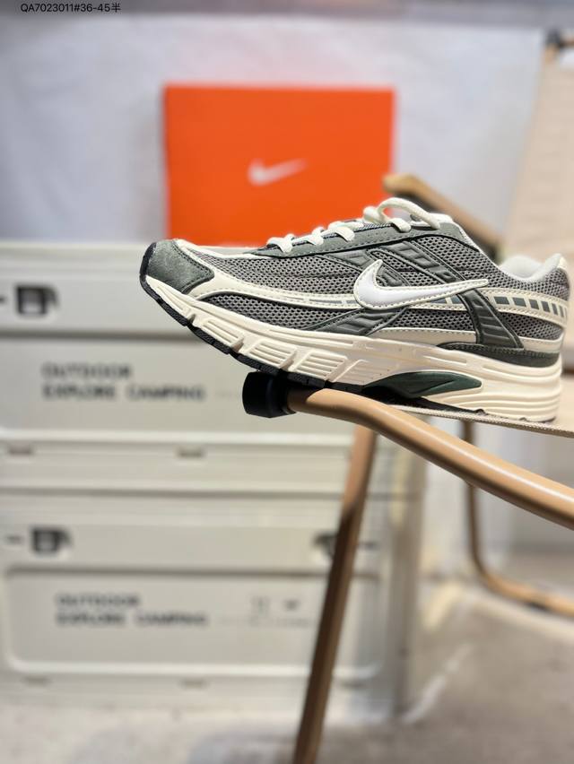 Wmns Nike Initiaor Retro items are designed for comfortable running. Nike Initia
