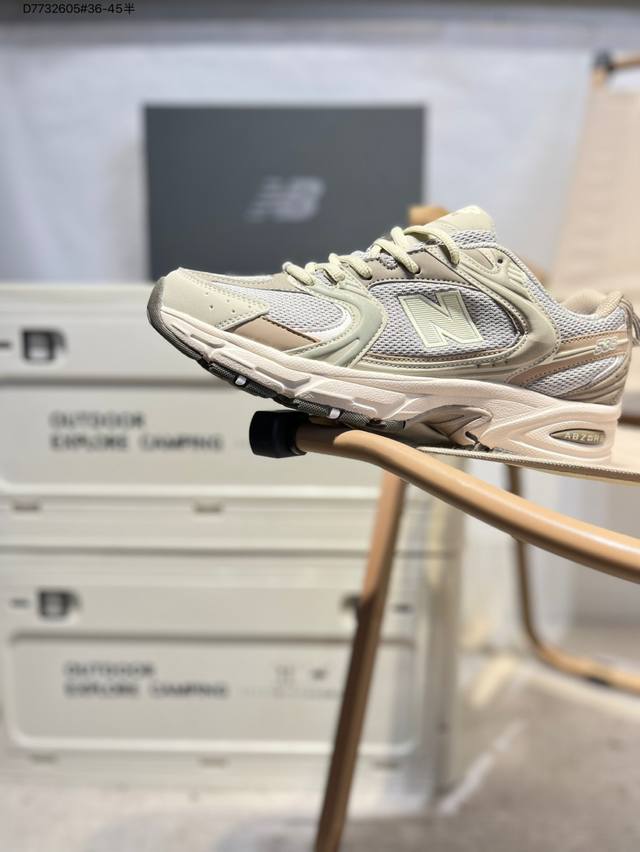 New Balance 530 New Balance 530 Retro Running Shoes This pair of shoes is indee