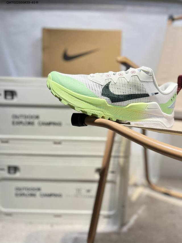 Nike Wildhorse 8 men's cross-country running shoes. The eighth generation of the