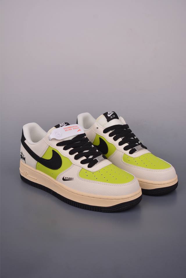 Nike Air Force 1 Low Stussy co-branded Original last and original cardboard to c