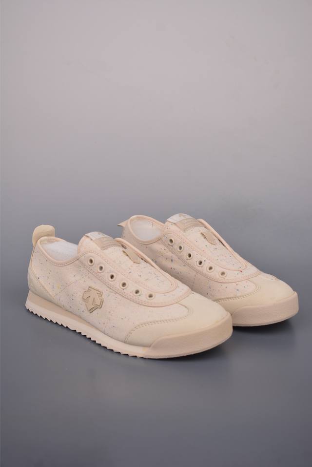Descente Chron Tempo Replica corporate versionDescente retro sports slip-on canv