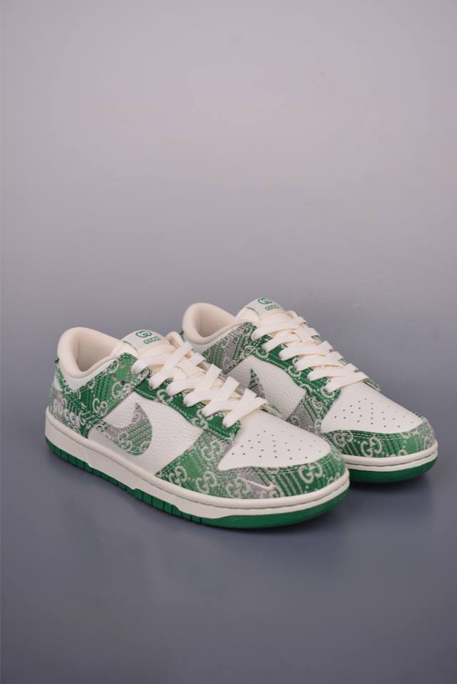 Nike Sb Dunk Low Gucci joint Pure original factory product Highly recommended Or