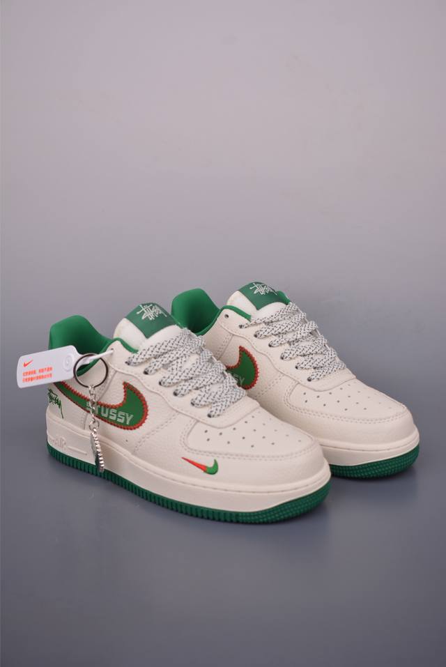 Nike Air Force 1 Low Stussy co-branded Original last and original cardboard to c