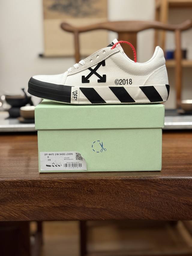 Off-White CO Virgil Abloh Vulc Low Top Arrow Low-top Vulcanized Canvas Sneakers