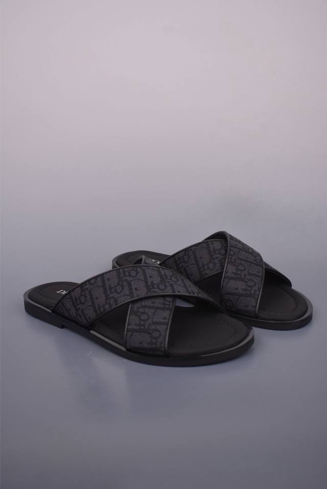 Dior's latest H-Town series Oblique thick-soled slide sandals are produced in Gu