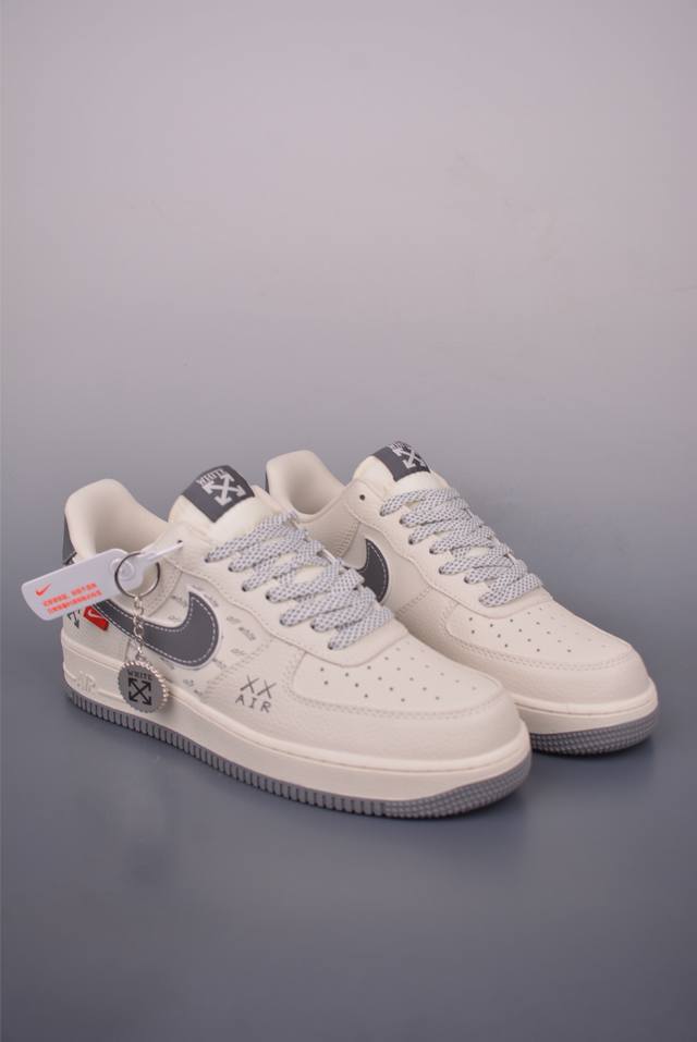 Nike Air Force 1 Low Off joint Original last and original cardboard to create a