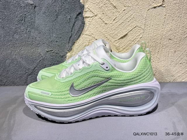 New product launch real shot Nike Vomero Plus lightweight running shoes Company