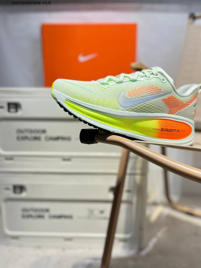 Nk Air Zoom Vomero 18 lightweight and comfortable road running shoesSoft texture