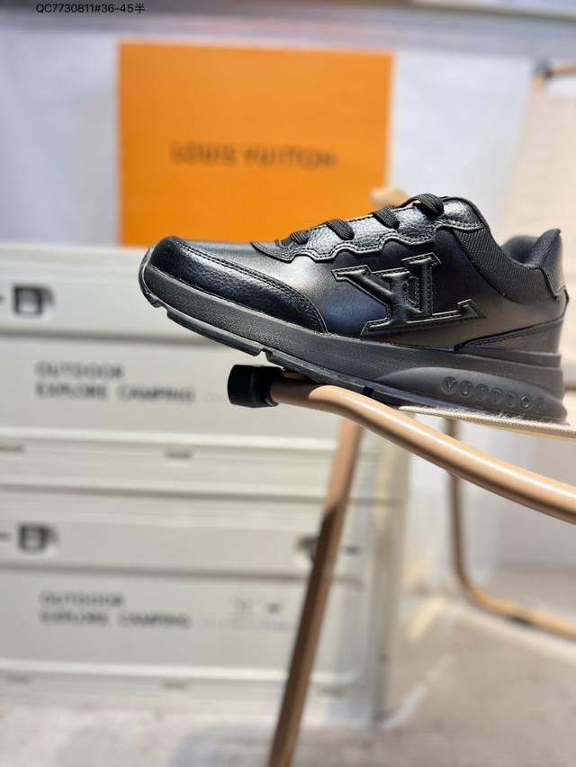 Louis Vuitton men's and women's shoes are equipped with a thick drawer gift shoe