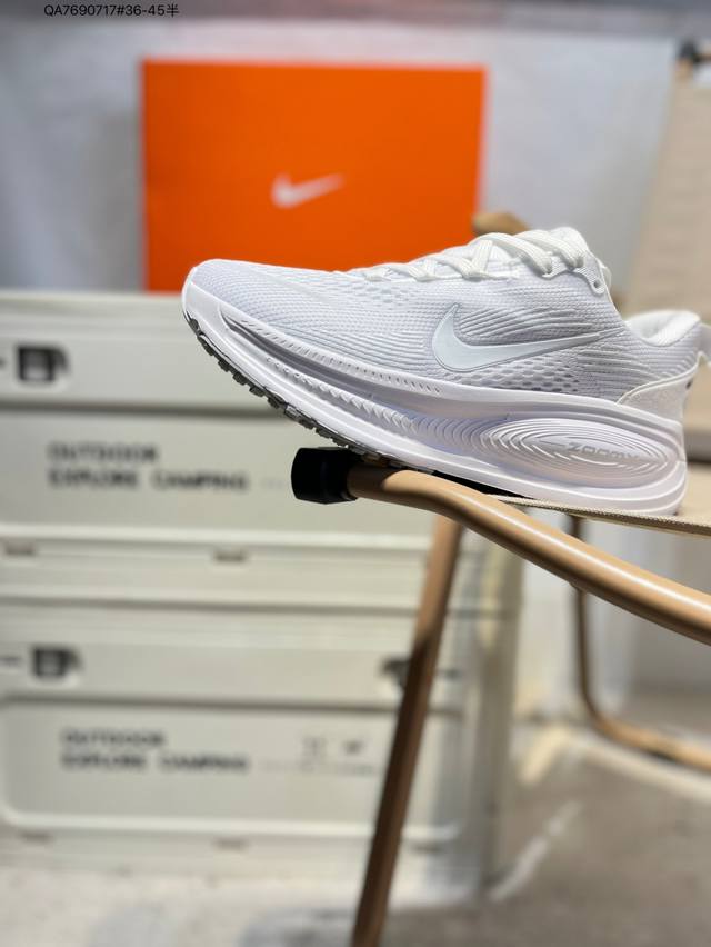 Nk Air Zoom Vomero 18 lightweight and comfortable road running shoesSoft texture