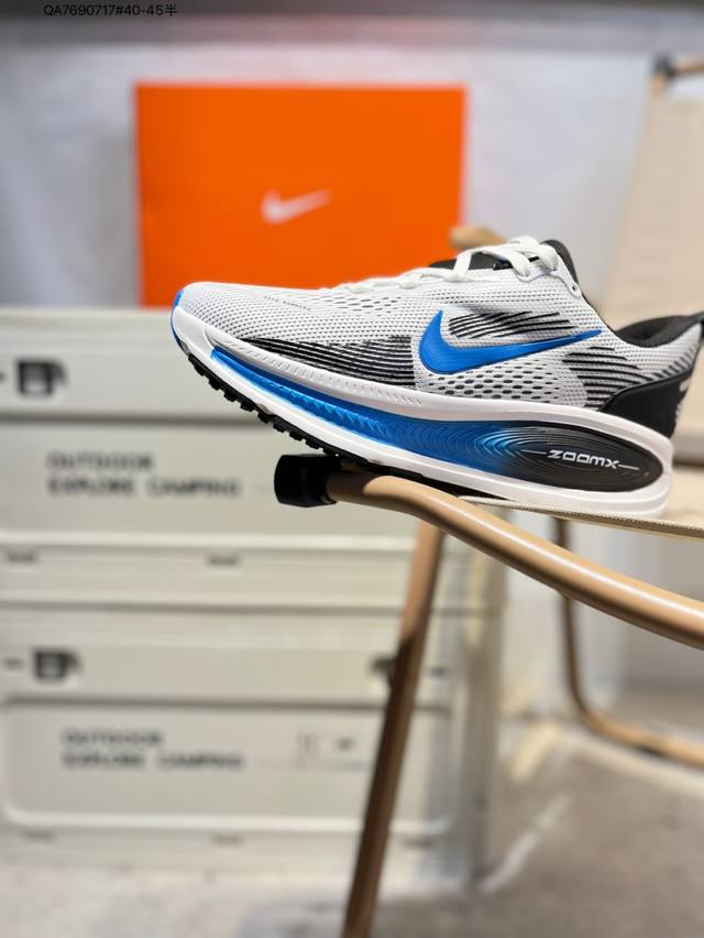 Nk Air Zoom Vomero 18 Lightweight and comfortable road running shoesSoft texture