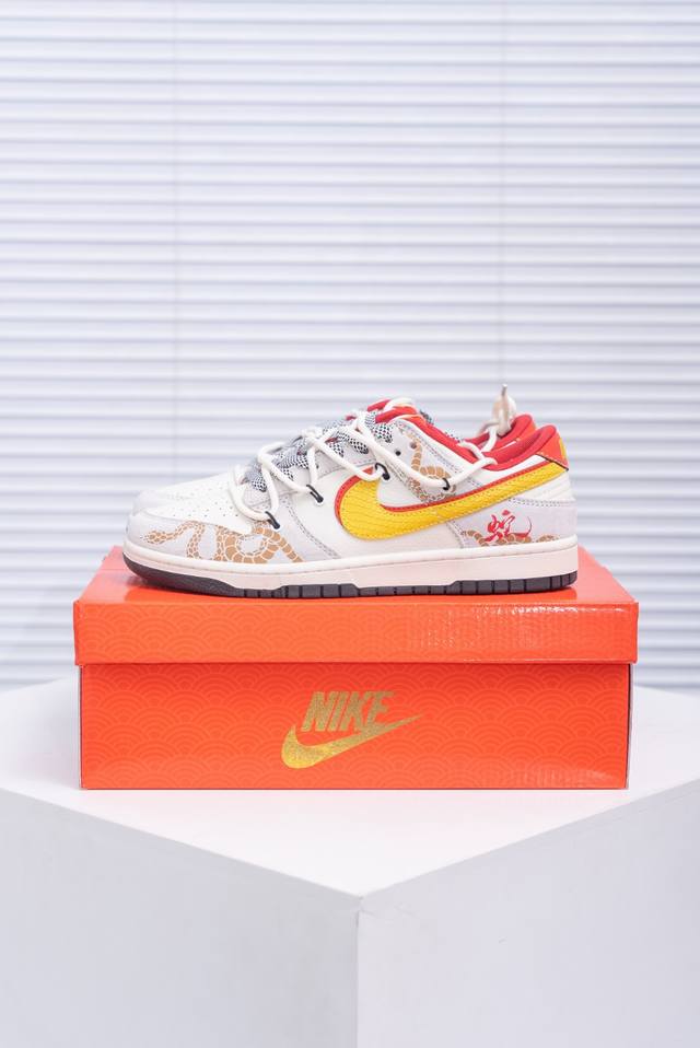 Core Private Nike Dunk full set of original lasts and original molds to create a