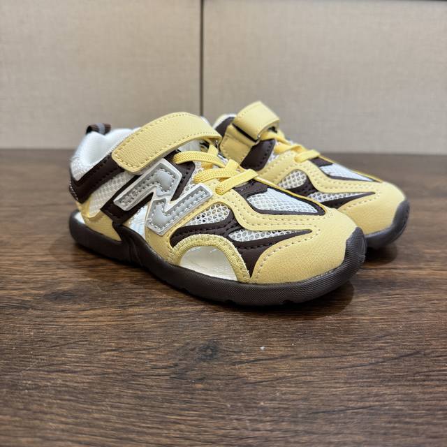 Miu Miu co-branded Velcro children's beach sandals 26-37 sizes A must-have for s
