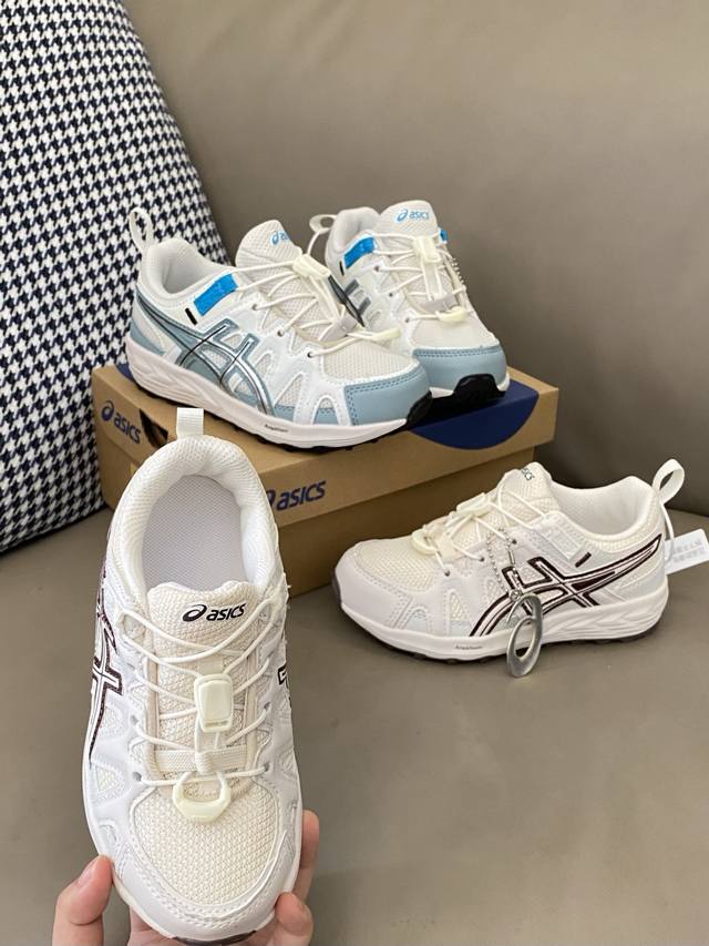 Original picture straight out of The hottest shoe shape among Asics dad shoes.