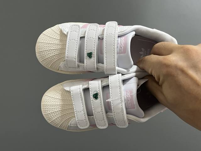Original version of gold B shell head children's Velcro sneakers Size: 22-37 The